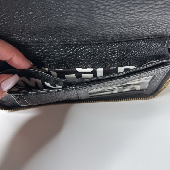 Marc by Marc Jacobs Leather Zip Around Wallet in Black w/Gold Hardware - Picture 6 of 8